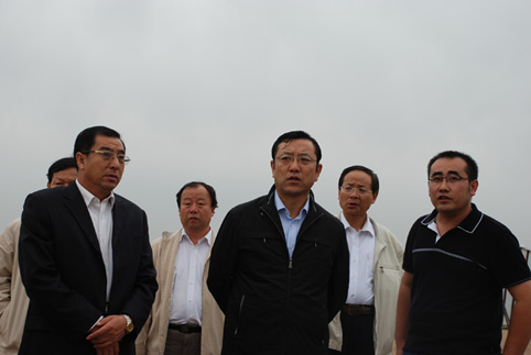 中國藝術研究院院長、非遺中心主任連緝（左二）等領導來風水梁考察